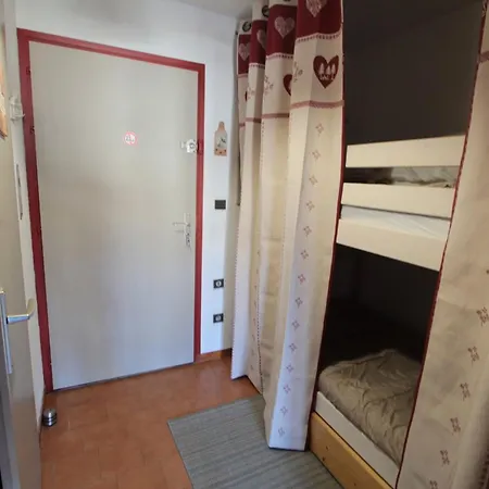 Chaleureux 4 Pers, Centre Village, Proche Pistes Et Commerces, Balcon Sud-ouest - Fr-1-572-105 Appartement